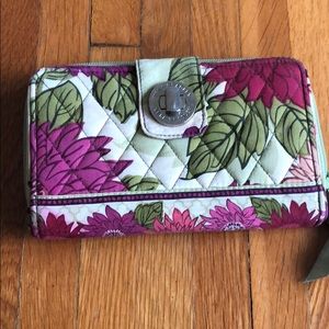 Turn Key wallet, gently used.